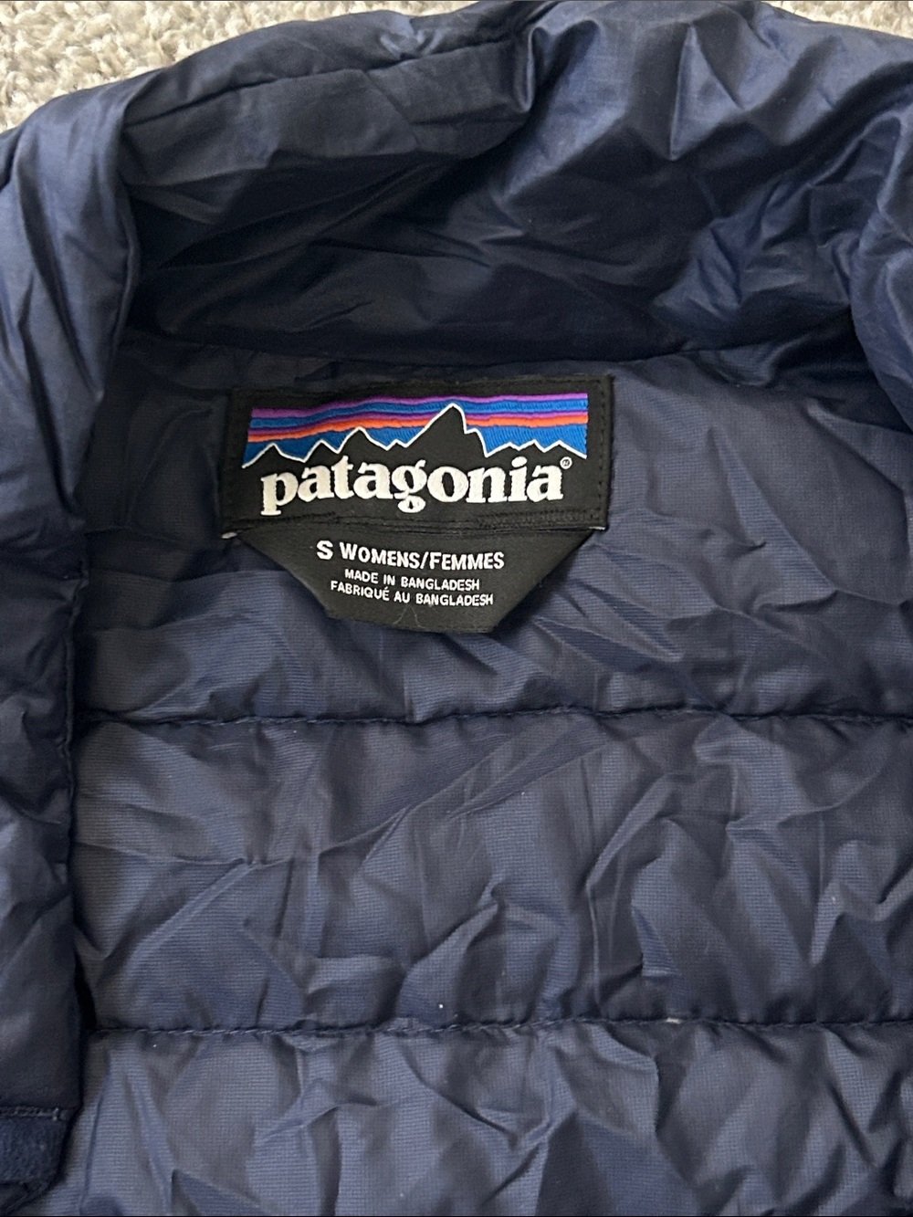 Patagonia Navy Blue Women's Puffer Jacket - Picture 2 of 3